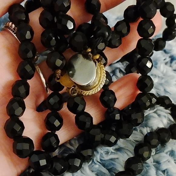 Elegant Black Jet Glass Necklace with Gold Accent - Picture 7 of 12